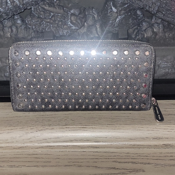 Michael Kors Handbags - MICHAEL KORS STUDIED WALLET